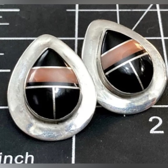 Vintage Native American Sterling Silver Coral And Onyx Inlay Post Earrings - Picture 3 of 16